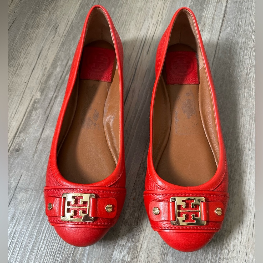 Tory Burch Flats with Gold Hardware ✨